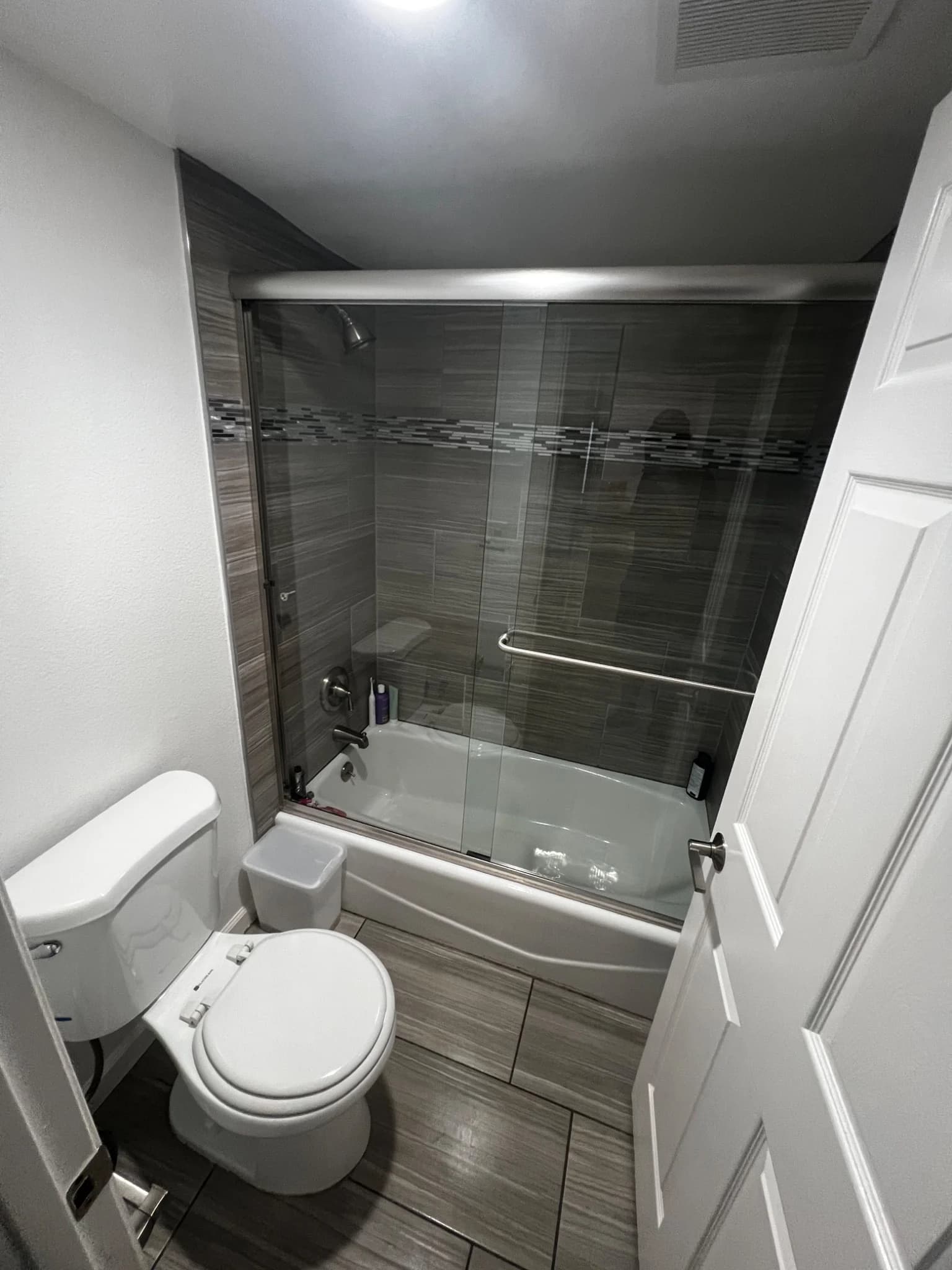Clean bathroom tub completed by StudioScrubz