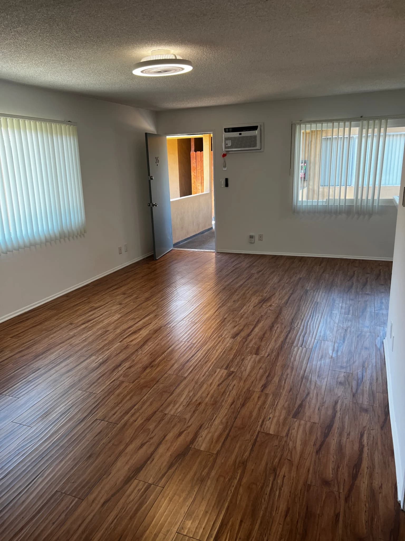 Move-out room cleaning result by StudioScrubz
